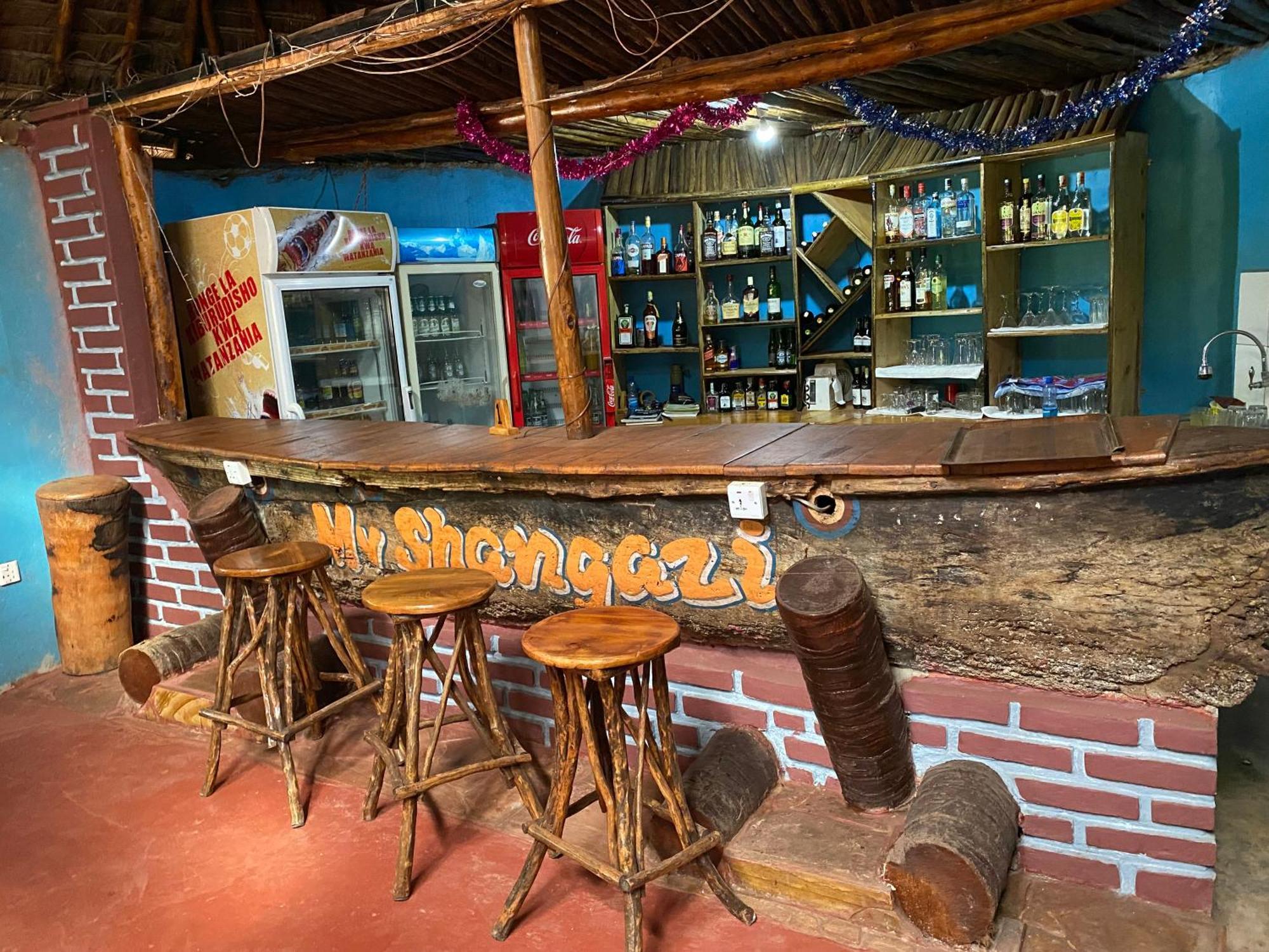 Patamu Restaurant & *